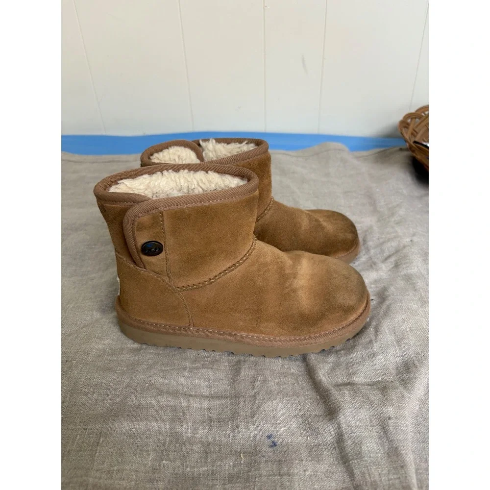 UGG Kids Classic Mini II Chestnut Brown Suede Sheepskin Boots Size‎ 13 111889K